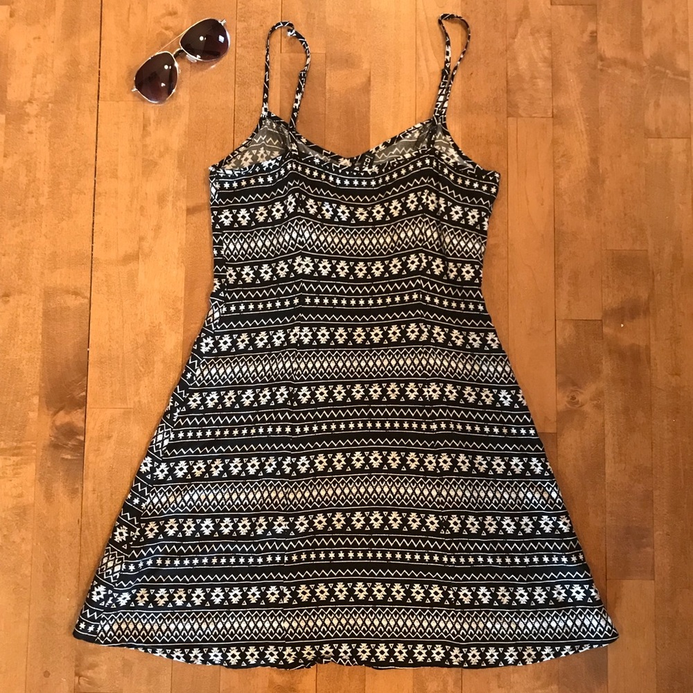 H & M Divided Black & White Mini Dress Size 6 NWOT - Picture 3 of 7